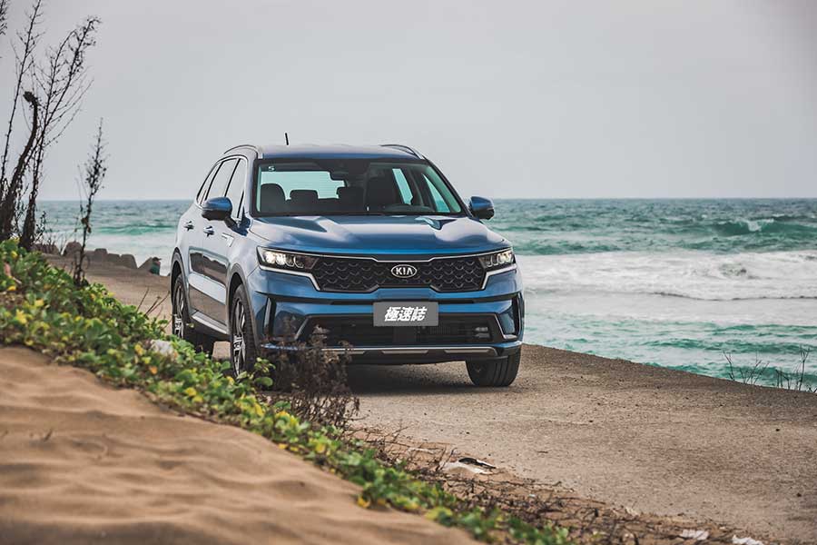 正打算消滅銀行存摺裡的160萬來買一款新SUV迎接新年的話,不妨到各大起亞展間走走看看。