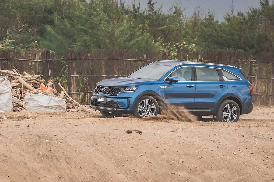 正打算消滅銀行存摺裡的160萬來買一款新SUV迎接新年的話,不妨到各大起亞展間走走看看。