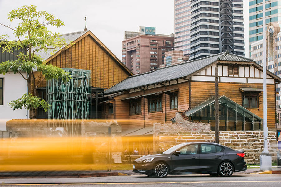 恩,收到了福特試車邀請信函,標題打著20.75年式Focus 4D ST-Line Lommel全新上市,而經過一日共處後,可證明這一強棒可說滿壘得分。