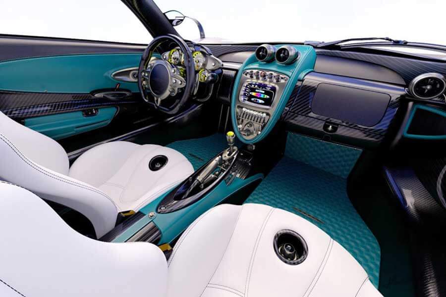 因為是身價不凡的超跑，所以就連這些細節的設計也得處處再三講究。