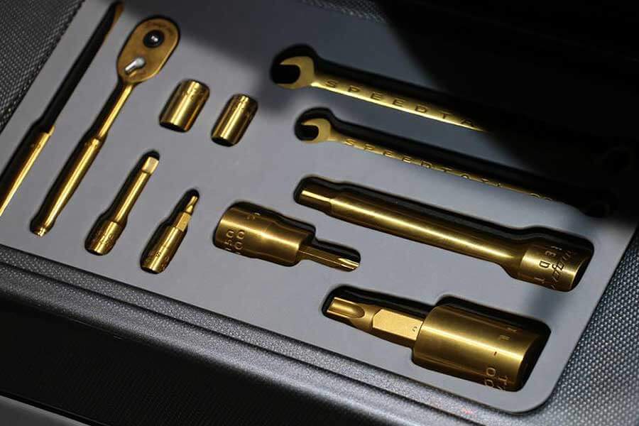 因為是身價不凡的超跑，所以就連這些細節的設計也得處處再三講究。