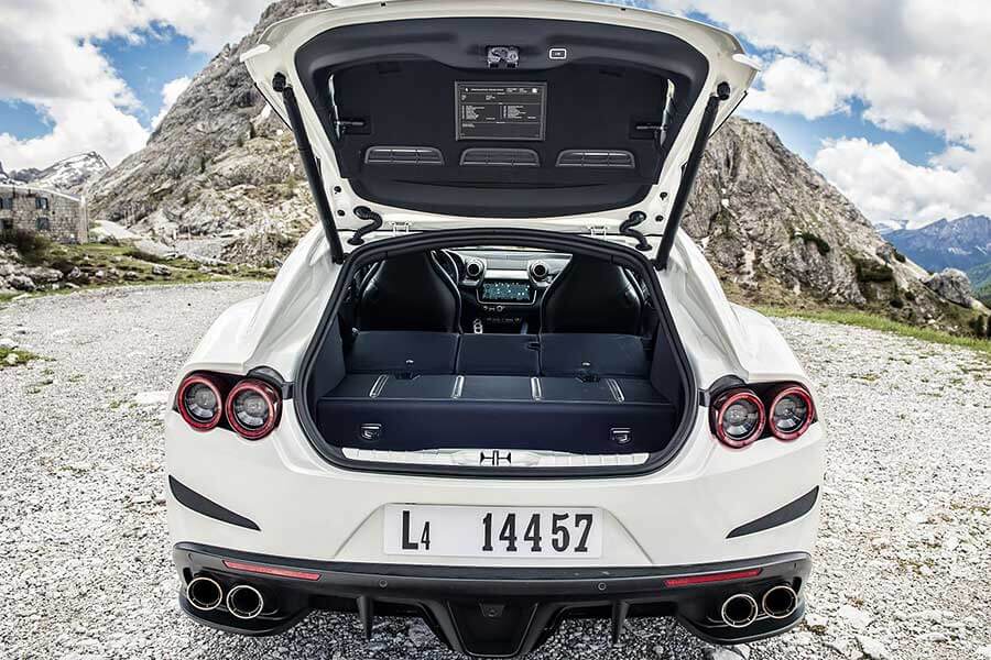 因為是身價不凡的超跑，所以就連這些細節的設計也得處處再三講究。