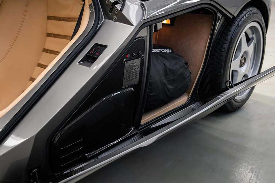 因為是身價不凡的超跑，所以就連這些細節的設計也得處處再三講究。