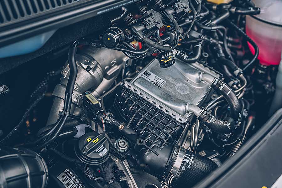 這次藉由福斯期待已久的Caravelle T6.1小改款的推出,TG也順勢來個推舟作了一輯攸關商務廂車專題,聘請了另為兩款國內各大觀光聖地最為常見的商務車型:福特Tourneo Custom及現代Grand Starex。來自美韓的二大塊頭是否會是以黑馬自居或敬陪末座,很期待嗎?我們更興奮啊!