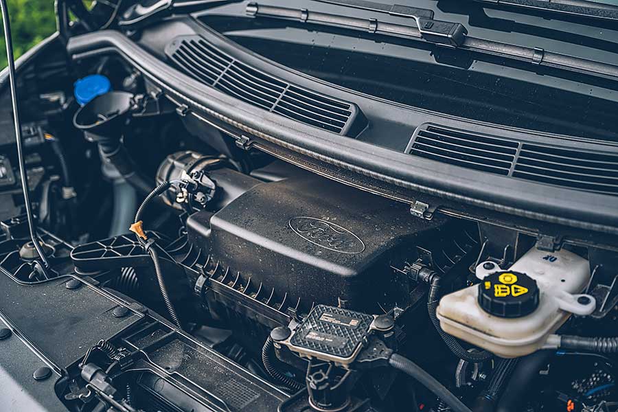 這次藉由福斯期待已久的Caravelle T6.1小改款的推出,TG也順勢來個推舟作了一輯攸關商務廂車專題,聘請了另為兩款國內各大觀光聖地最為常見的商務車型:福特Tourneo Custom及現代Grand Starex。來自美韓的二大塊頭是否會是以黑馬自居或敬陪末座,很期待嗎?我們更興奮啊!