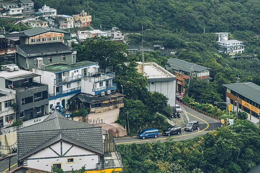 這次藉由福斯期待已久的Caravelle T6.1小改款的推出,TG也順勢來個推舟作了一輯攸關商務廂車專題,聘請了另為兩款國內各大觀光聖地最為常見的商務車型:福特Tourneo Custom及現代Grand Starex。來自美韓的二大塊頭是否會是以黑馬自居或敬陪末座,很期待嗎?我們更興奮啊!