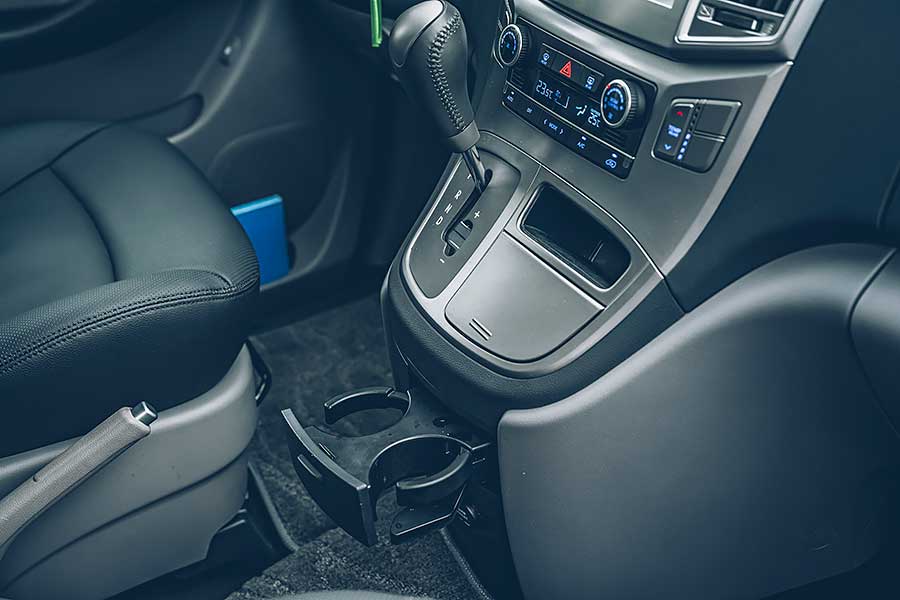 這次藉由福斯期待已久的Caravelle T6.1小改款的推出,TG也順勢來個推舟作了一輯攸關商務廂車專題,聘請了另為兩款國內各大觀光聖地最為常見的商務車型:福特Tourneo Custom及現代Grand Starex。來自美韓的二大塊頭是否會是以黑馬自居或敬陪末座,很期待嗎?我們更興奮啊!