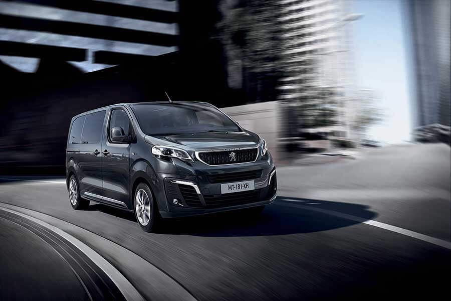 這次藉由福斯期待已久的Caravelle T6.1小改款的推出,TG也順勢來個推舟作了一輯攸關商務廂車專題,聘請了另為兩款國內各大觀光聖地最為常見的商務車型:福特Tourneo Custom及現代Grand Starex。來自美韓的二大塊頭是否會是以黑馬自居或敬陪末座,很期待嗎?我們更興奮啊!