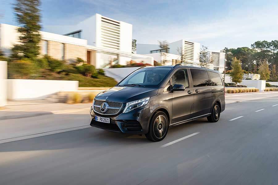 這次藉由福斯期待已久的Caravelle T6.1小改款的推出,TG也順勢來個推舟作了一輯攸關商務廂車專題,聘請了另為兩款國內各大觀光聖地最為常見的商務車型:福特Tourneo Custom及現代Grand Starex。來自美韓的二大塊頭是否會是以黑馬自居或敬陪末座,很期待嗎?我們更興奮啊!