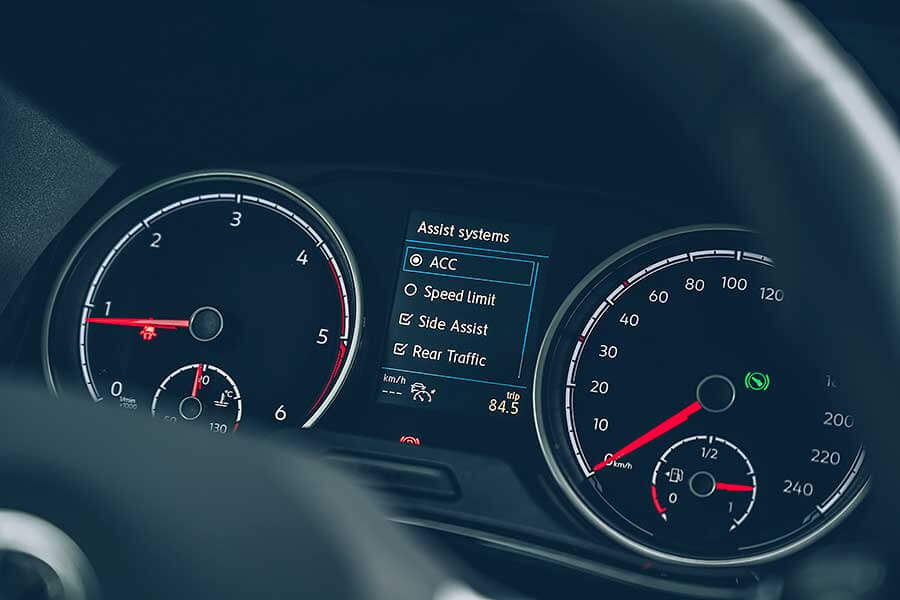 這次藉由福斯期待已久的Caravelle T6.1小改款的推出,TG也順勢來個推舟作了一輯攸關商務廂車專題,聘請了另為兩款國內各大觀光聖地最為常見的商務車型:福特Tourneo Custom及現代Grand Starex。來自美韓的二大塊頭是否會是以黑馬自居或敬陪末座,很期待嗎?我們更興奮啊!