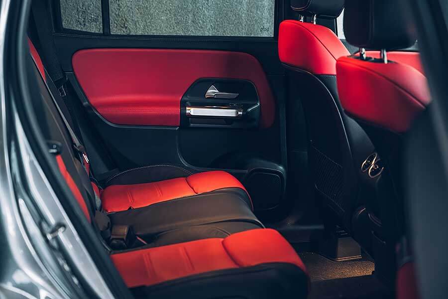 Mercedes-AMG,50餘年來從聲威顯赫以至追求終極賽道競技實力,並將大量研發累積而成的專屬AMG性能哲學轉而融入尋常百姓生活中,令其性能精神在我輩生活周邊,俯拾即是。