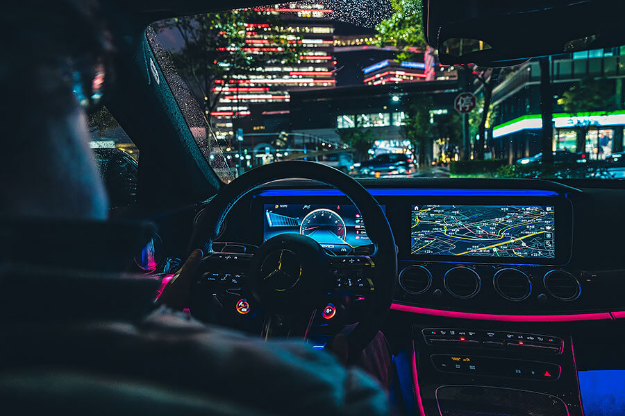 Mercedes-AMG,50餘年來從聲威顯赫以至追求終極賽道競技實力,並將大量研發累積而成的專屬AMG性能哲學轉而融入尋常百姓生活中,令其性能精神在我輩生活周邊,俯拾即是。