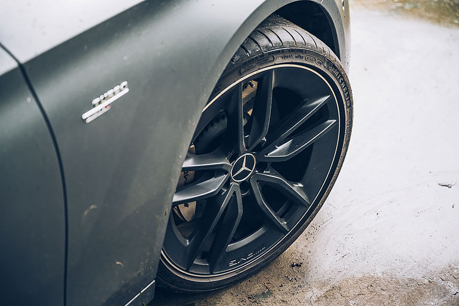 Mercedes-AMG,50餘年來從聲威顯赫以至追求終極賽道競技實力,並將大量研發累積而成的專屬AMG性能哲學轉而融入尋常百姓生活中,令其性能精神在我輩生活周邊,俯拾即是。