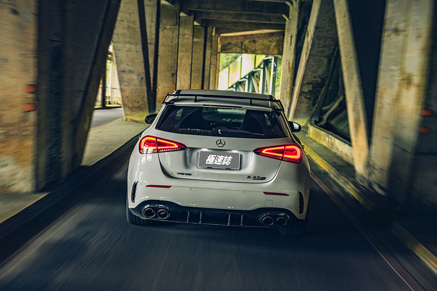 Mercedes-AMG,50餘年來從聲威顯赫以至追求終極賽道競技實力,並將大量研發累積而成的專屬AMG性能哲學轉而融入尋常百姓生活中,令其性能精神在我輩生活周邊,俯拾即是。