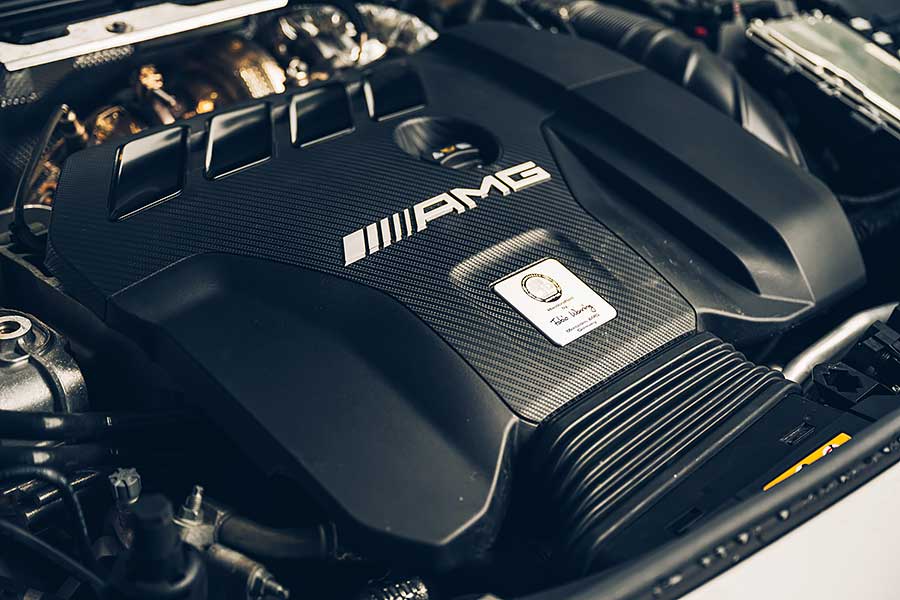 Mercedes-AMG,50餘年來從聲威顯赫以至追求終極賽道競技實力,並將大量研發累積而成的專屬AMG性能哲學轉而融入尋常百姓生活中,令其性能精神在我輩生活周邊,俯拾即是。