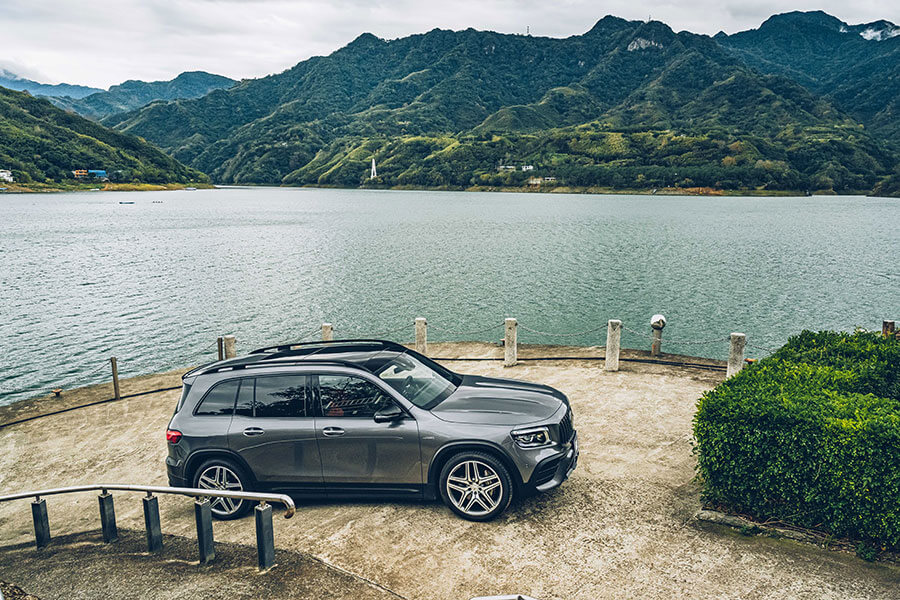 Mercedes-AMG,50餘年來從聲威顯赫以至追求終極賽道競技實力,並將大量研發累積而成的專屬AMG性能哲學轉而融入尋常百姓生活中,令其性能精神在我輩生活周邊,俯拾即是。