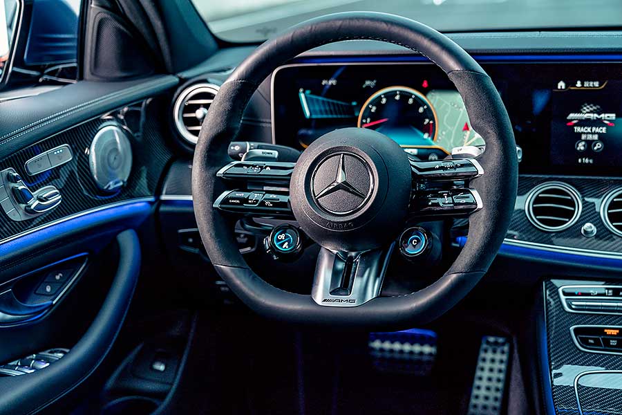 好久不見的AMG 63車系幾乎到齊,連剛改款的GT-R也來了,很好……。