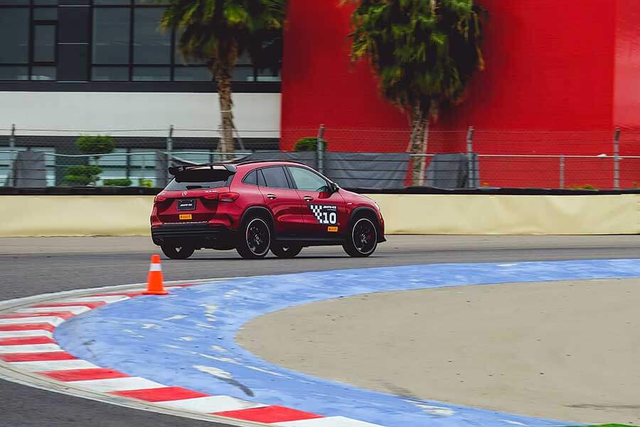 好久不見的AMG 63車系幾乎到齊,連剛改款的GT-R也來了,很好……。