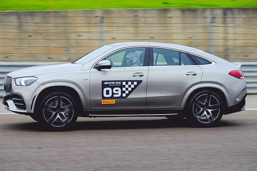 好久不見的AMG 63車系幾乎到齊,連剛改款的GT-R也來了,很好……。