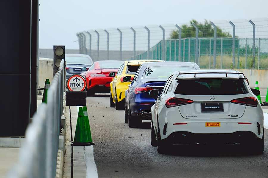 好久不見的AMG 63車系幾乎到齊,連剛改款的GT-R也來了,很好……。