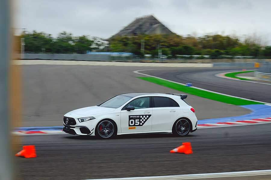 好久不見的AMG 63車系幾乎到齊,連剛改款的GT-R也來了,很好……。