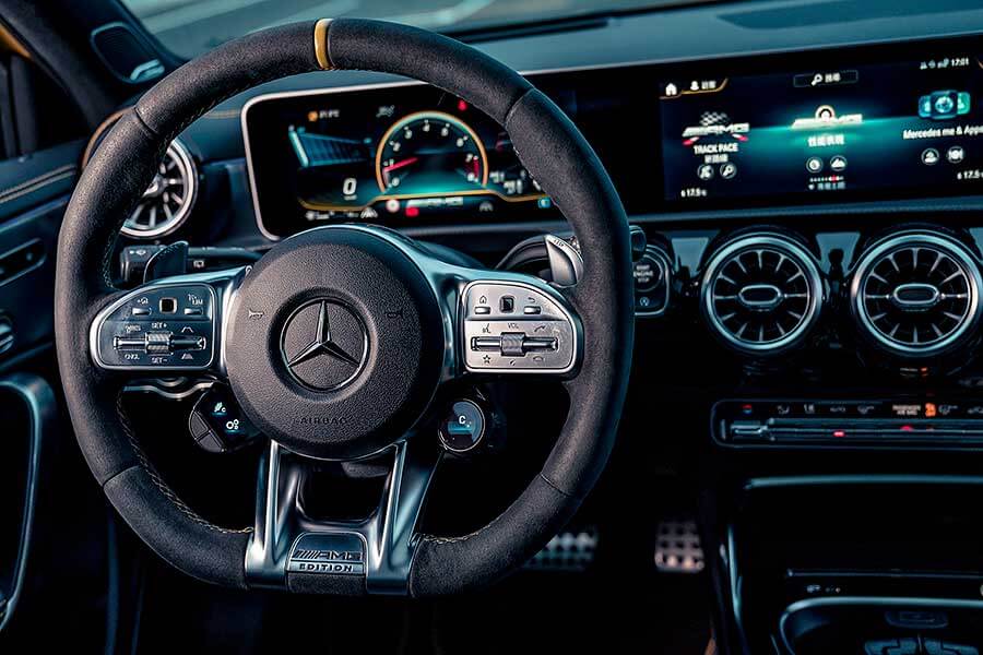 好久不見的AMG 63車系幾乎到齊,連剛改款的GT-R也來了,很好……。