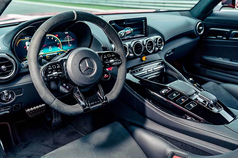 好久不見的AMG 63車系幾乎到齊,連剛改款的GT-R也來了,很好……。