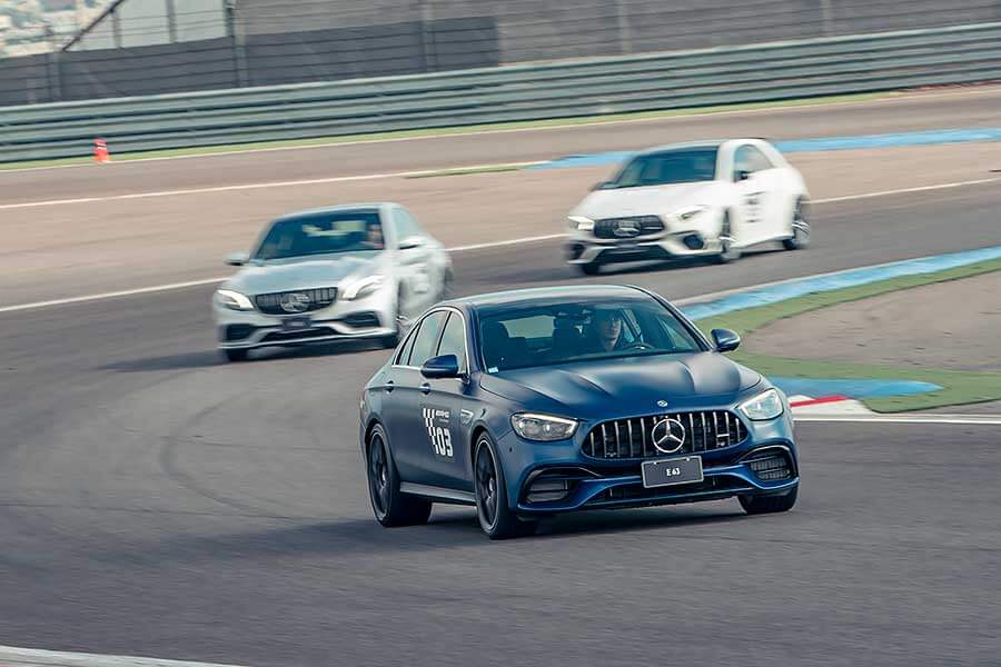 好久不見的AMG 63車系幾乎到齊,連剛改款的GT-R也來了,很好……。