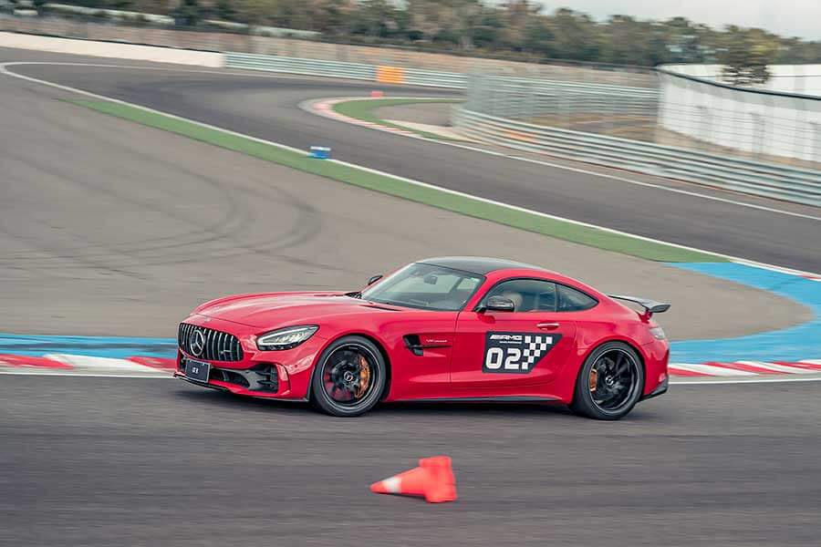 好久不見的AMG 63車系幾乎到齊,連剛改款的GT-R也來了,很好……。