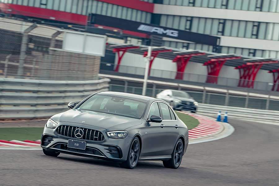 好久不見的AMG 63車系幾乎到齊,連剛改款的GT-R也來了,很好……。