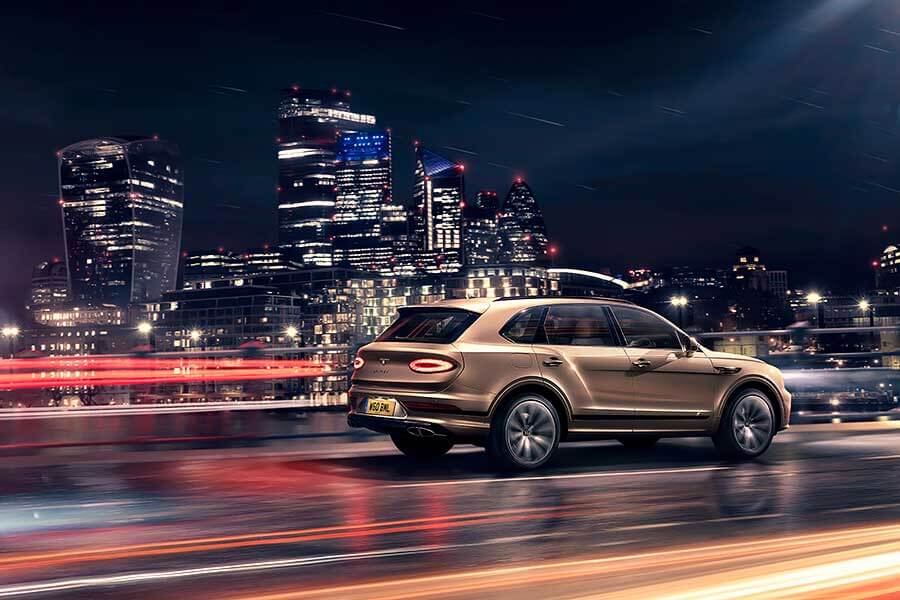 隨著英國2030全面禁售燃油車的期程愈來愈近,賓利也在2021年一開局隨即動作回應。