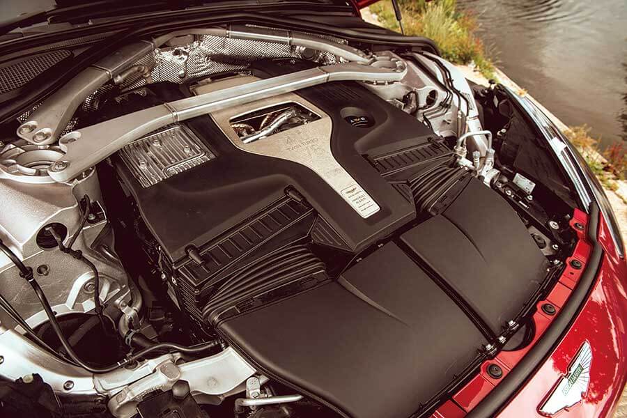 在馬丁家族新成員，全新DBX上度過非凡一天。