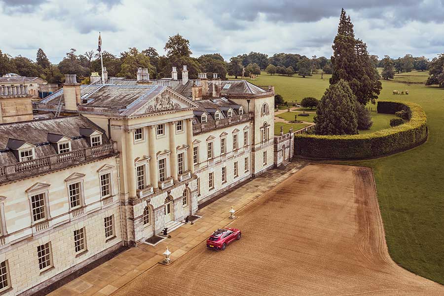 在馬丁家族新成員，全新DBX上度過非凡一天。