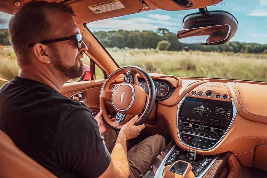 在馬丁家族新成員，全新DBX上度過非凡一天。