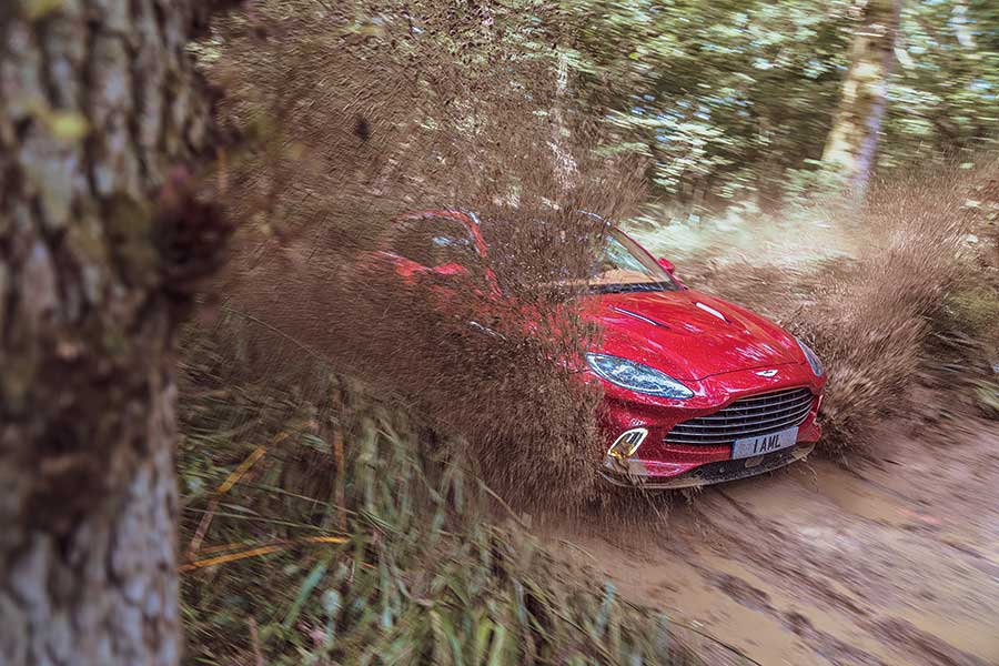 在馬丁家族新成員，全新DBX上度過非凡一天。