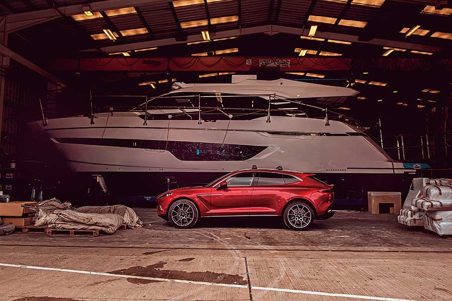 在馬丁家族新成員，全新DBX上度過非凡一天。