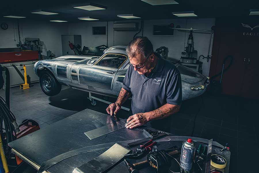 拜會一幫把翻新工程推向新境界的E-type專家,見識他們精心打造的新型Leightweight GT。