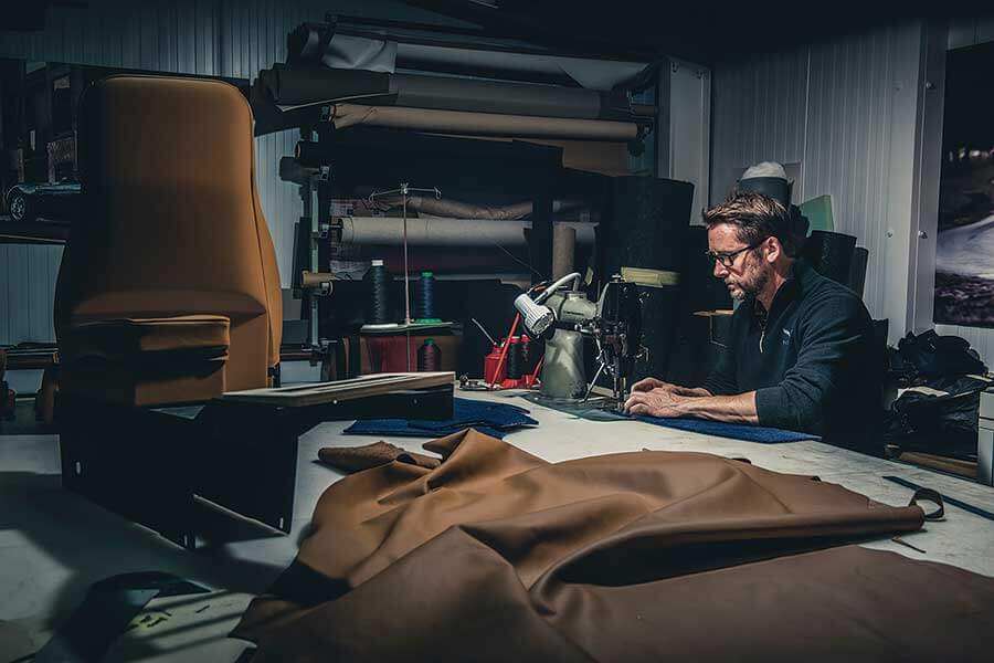 拜會一幫把翻新工程推向新境界的E-type專家,見識他們精心打造的新型Leightweight GT。