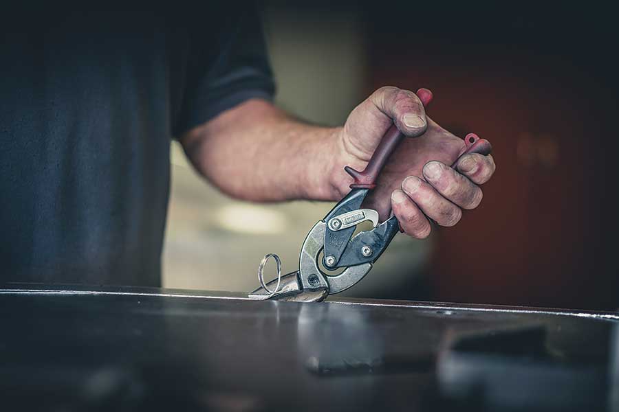 拜會一幫把翻新工程推向新境界的E-type專家,見識他們精心打造的新型Leightweight GT。