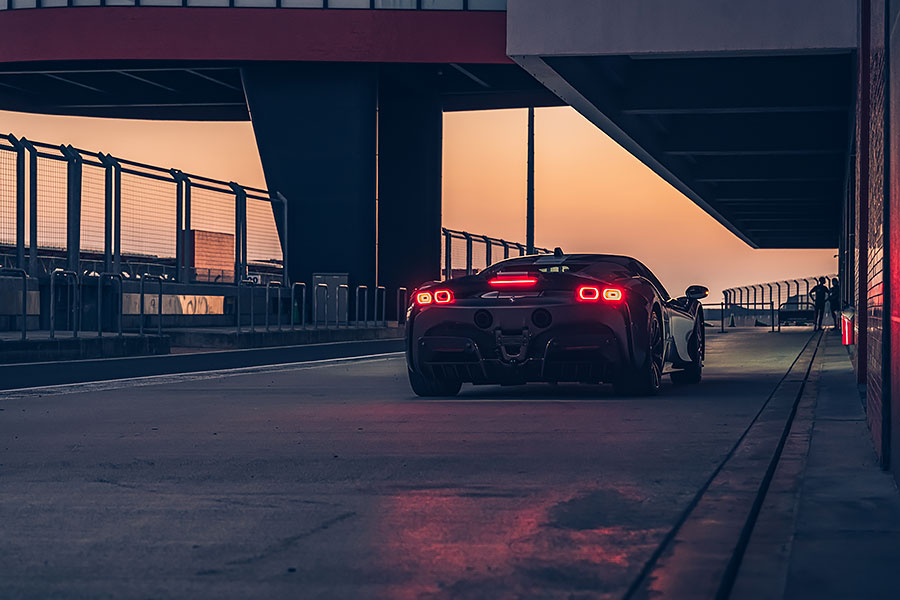 心跳加快、手心冒汗、亢奮,我正握著法拉利的方向盤並等著進賽道……。