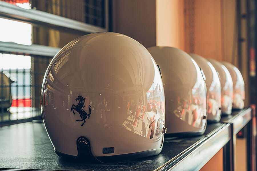 心跳加快、手心冒汗、亢奮,我正握著法拉利的方向盤並等著進賽道……。