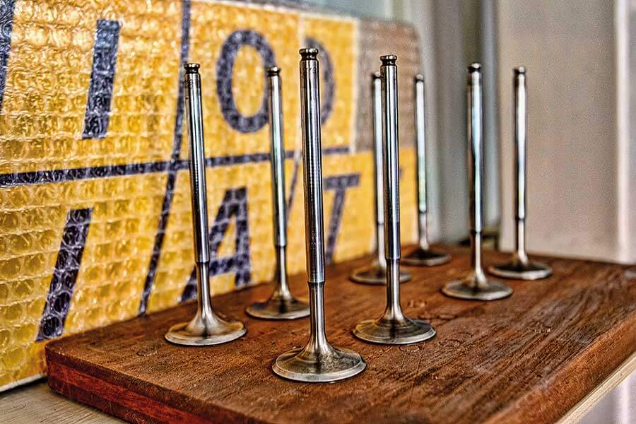 為參加拉力賽或速度賽事而限量製造的homologation賽車,近年大作有豐田GR Yaris,而七八零年代的經典作品就有Fiat Abarth 131 Rally。