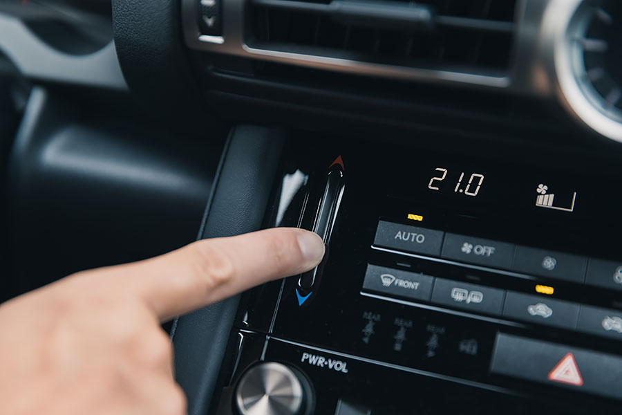 骨子裏本就不差的IS卻意外地突飛猛進,無論在顏值或手腳功夫上都擁有技高一籌的本事,即便將市場上最火熱的房車敵手拿來比劃比劃,我都不覺得IS有任何疲軟之勢。