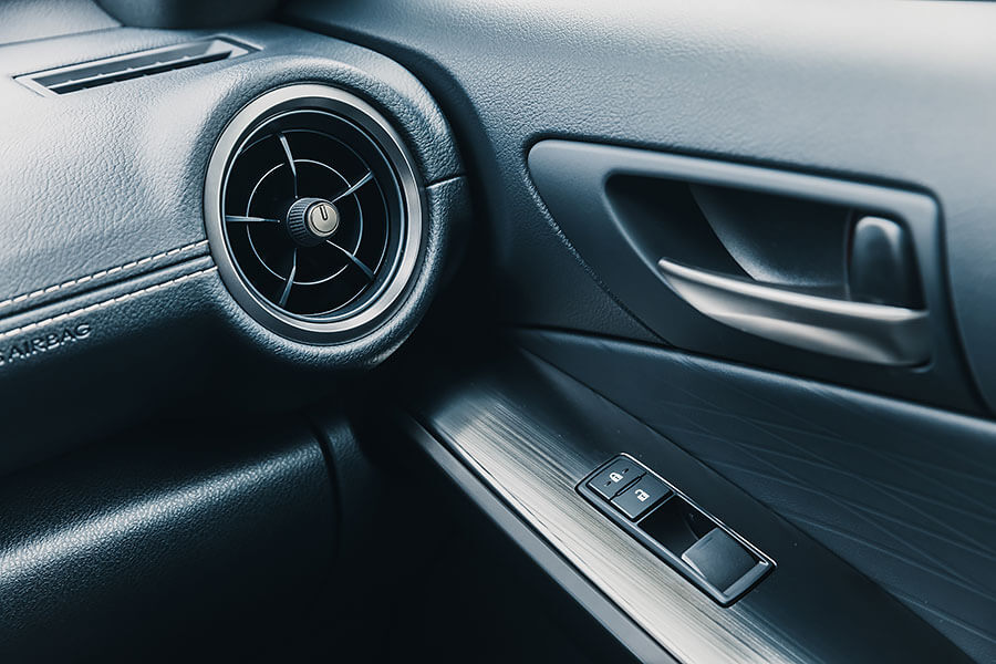 骨子裏本就不差的IS卻意外地突飛猛進,無論在顏值或手腳功夫上都擁有技高一籌的本事,即便將市場上最火熱的房車敵手拿來比劃比劃,我都不覺得IS有任何疲軟之勢。