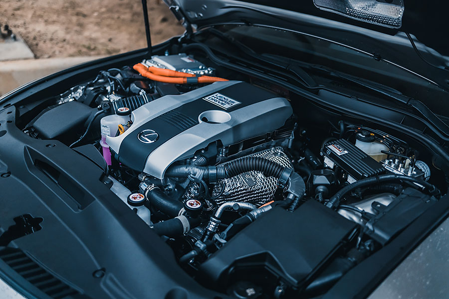 骨子裏本就不差的IS卻意外地突飛猛進,無論在顏值或手腳功夫上都擁有技高一籌的本事,即便將市場上最火熱的房車敵手拿來比劃比劃,我都不覺得IS有任何疲軟之勢。