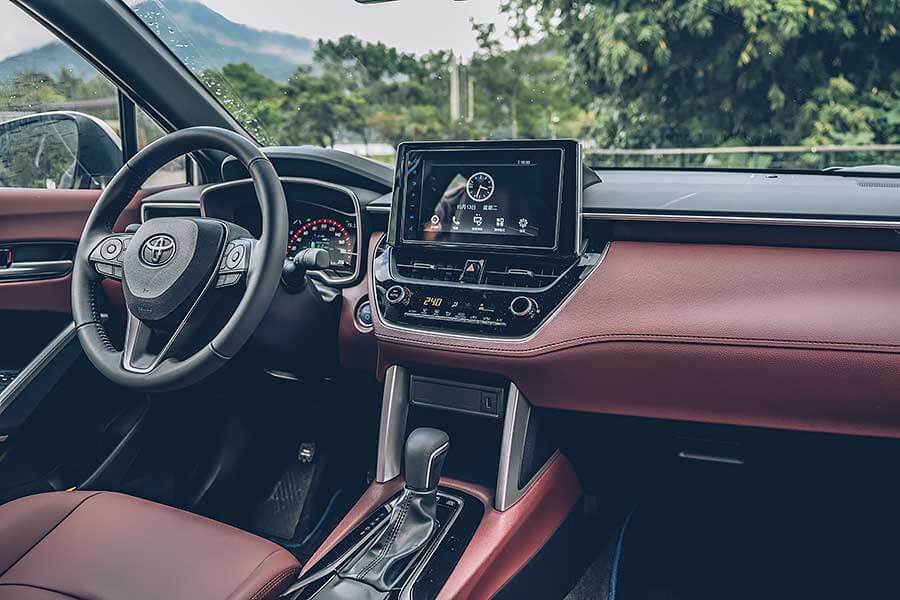 任誰都意料不到，藉由Altis轉換而來又不起眼的這號人物，居然會成為豐田在年終餐會上，保證旗下員工吃香喝辣的始作俑者。