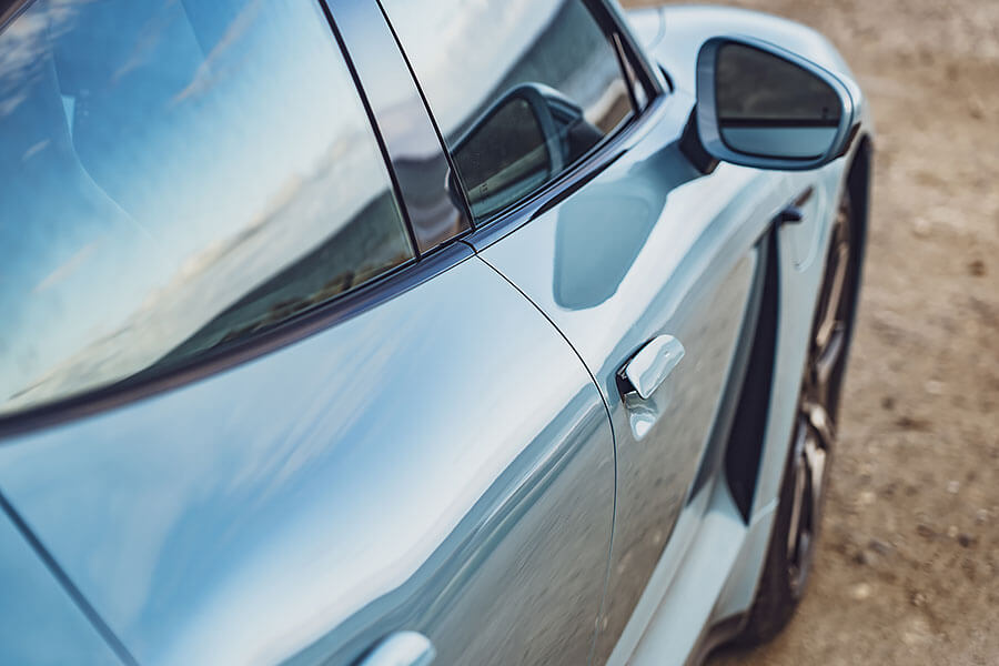 Taycan 4S絕對是泰坦中的上上之選,足夠且強大的動力後援,更別提還有三規格中最持久的續航力道,況且在帥度沒變的前提之下價錢相對親人。