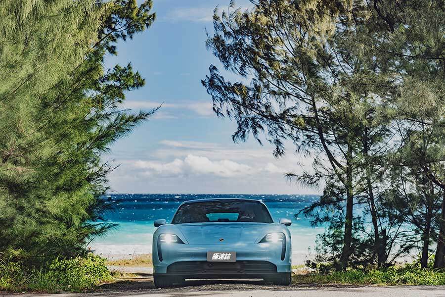 Taycan 4S絕對是泰坦中的上上之選,足夠且強大的動力後援,更別提還有三規格中最持久的續航力道,況且在帥度沒變的前提之下價錢相對親人。