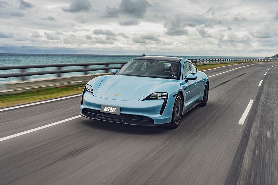 Taycan 4S絕對是泰坦中的上上之選,足夠且強大的動力後援,更別提還有三規格中最持久的續航力道,況且在帥度沒變的前提之下價錢相對親人。