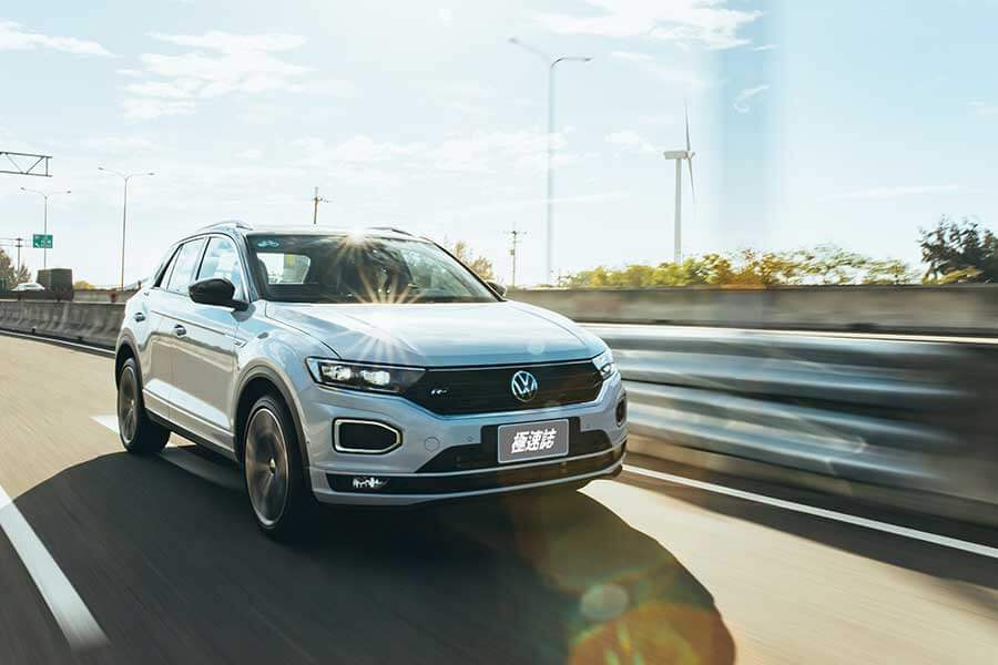 想找部內外兼具的一等好車,除了飽滿動力精準下盤功夫外,還能擁有一點也不遜於他人的高顏值,那我想你應該考慮買張搖滾區直達門檻,我知道貴了些,但它很值得。